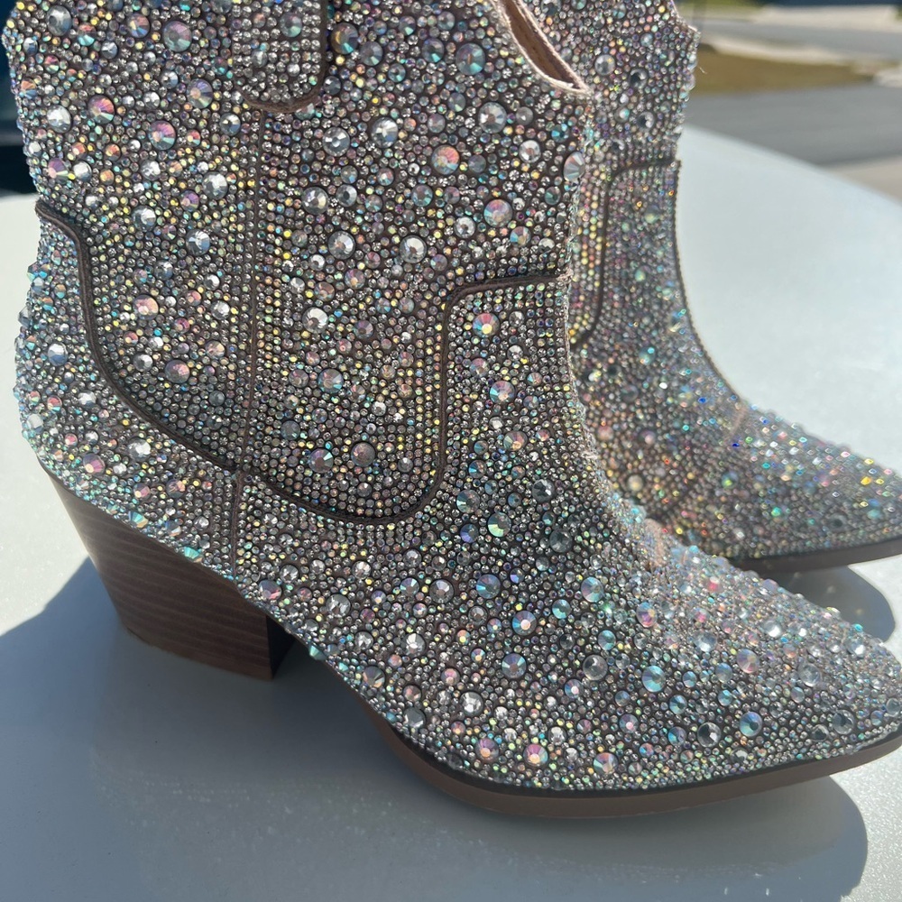 VERSONA COMFORT BOOTIES- LIKE NEW CONDITION - Picture 3 of 5